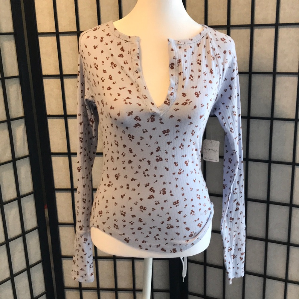 Free people long sleeve V-neck shirt